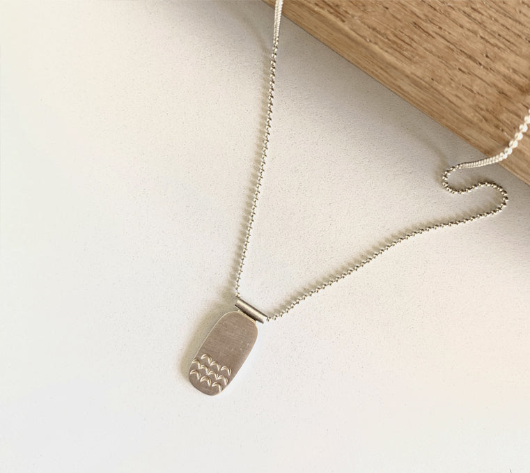 The Simple Wave Pendant (nk45)