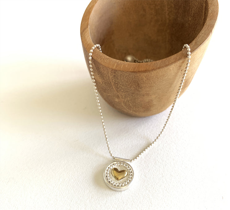 The Circled Heart Pendant Necklace (NK54)